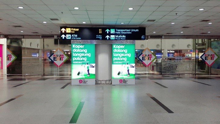 Iklan GrabCar Airport di Exit Kedatangan Domestik Bandara Kualanamu Medan