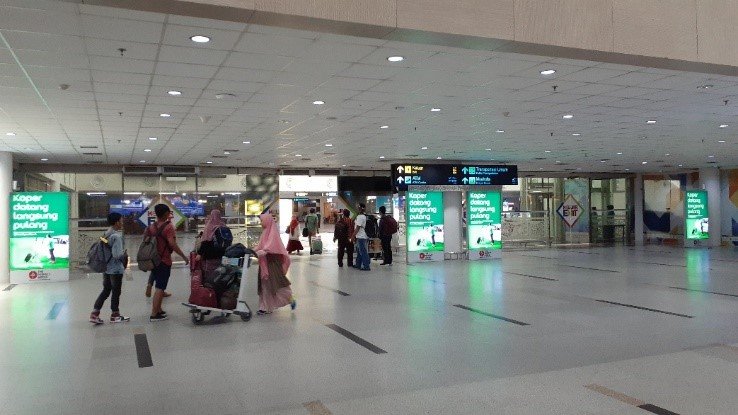 Iklan GrabCar Airport di Exit Kedatangan Domestik Bandara Kualanamu Medan