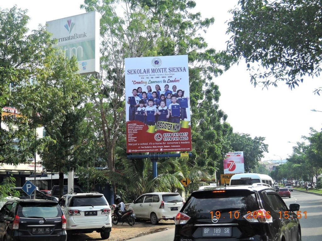 Iklan Outdoor Sekolah Monte Sienna Sebagai Kampanye Promosi