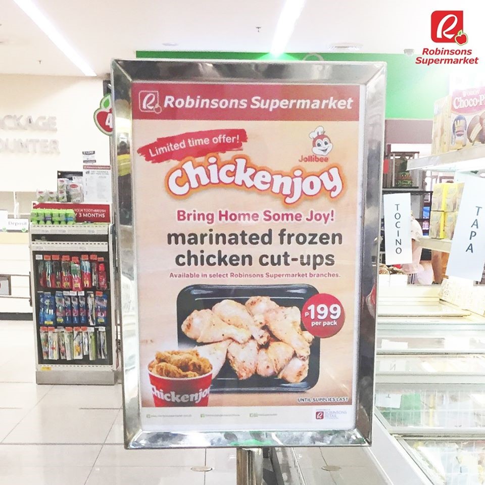 Iklan Lightbox Frozen Chickenjoy Jolibee di salah satu mall di Filipina