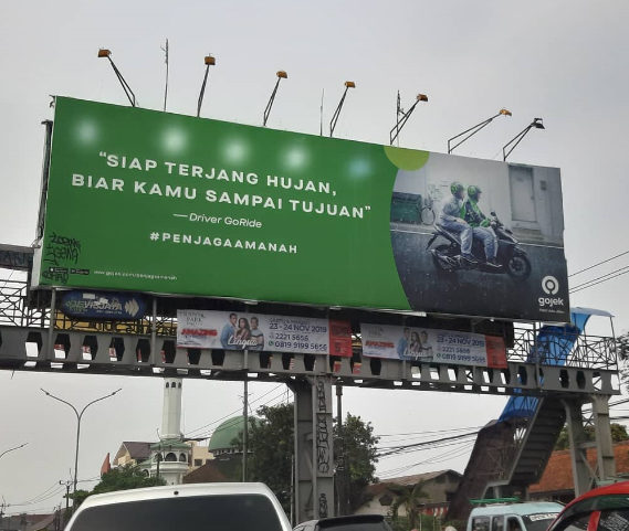 Billboard Gojek dengan storytelling yang simple dan berkesan. Sumber: Gojek indonesia