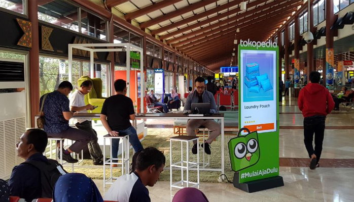 Branding Eksklusif Tokopedia di Bandara Soekarno-Hatta