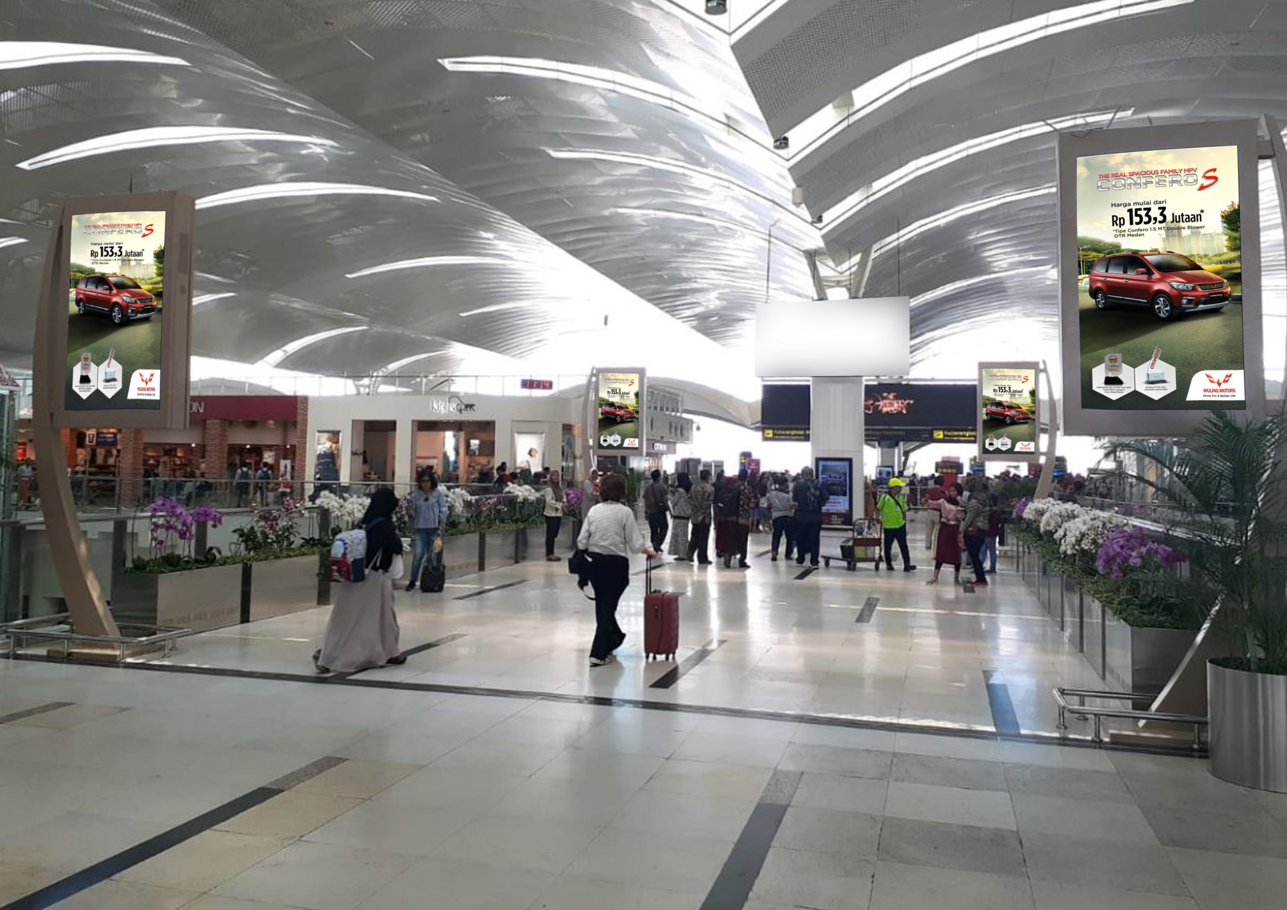 LCD Display Branding Wuling Motors di Bandara Internasional Kualanamu Medan