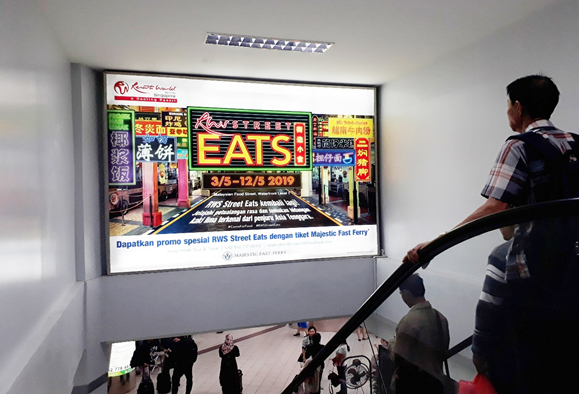 Lightbox Resorts World Sentosa di Dinding Eskalator Batam Center Point Ferry Terminal