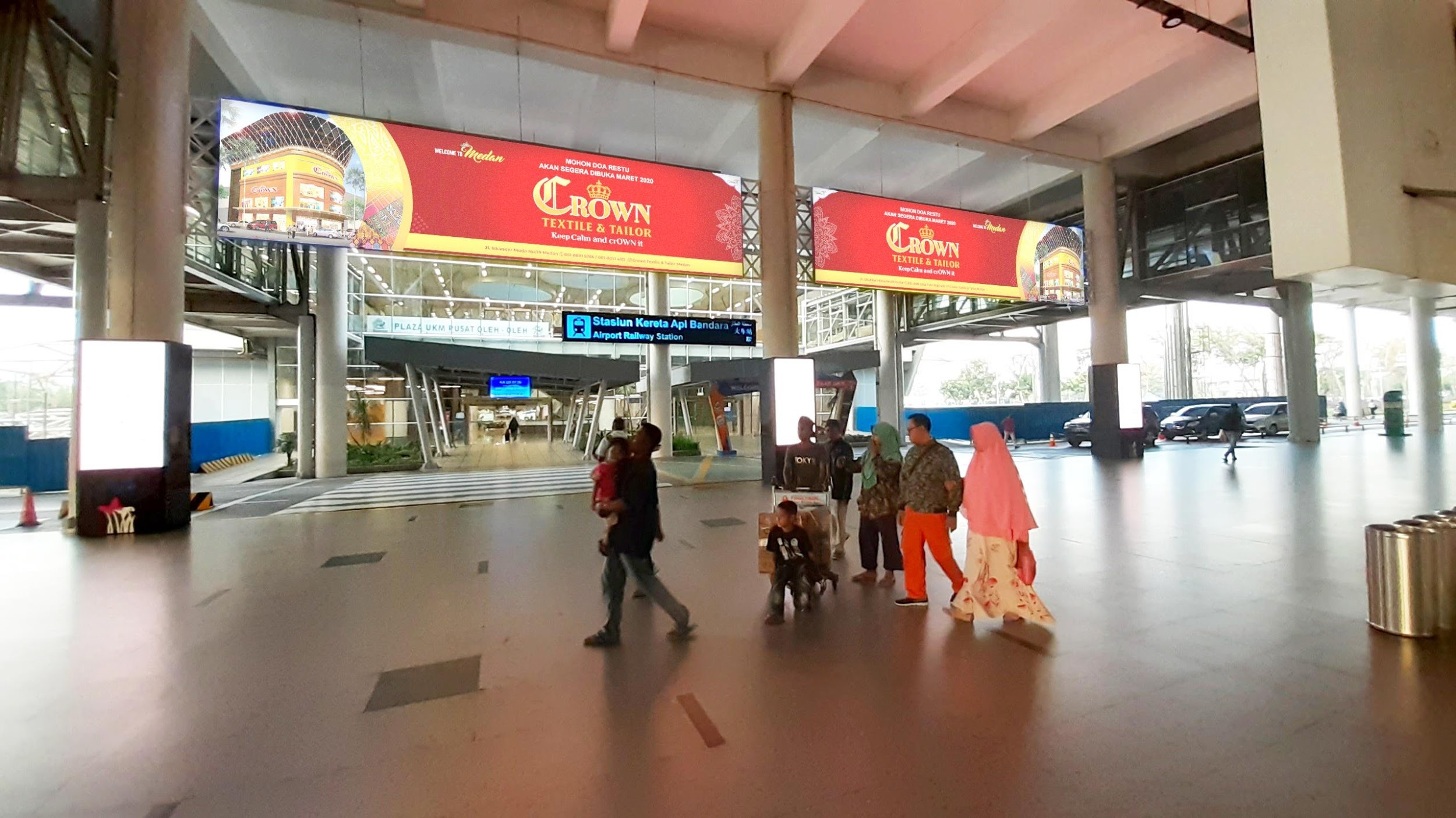 Lightbox CROWN Textile di Rail Link Bandara Internasional Kualanamu Medan
