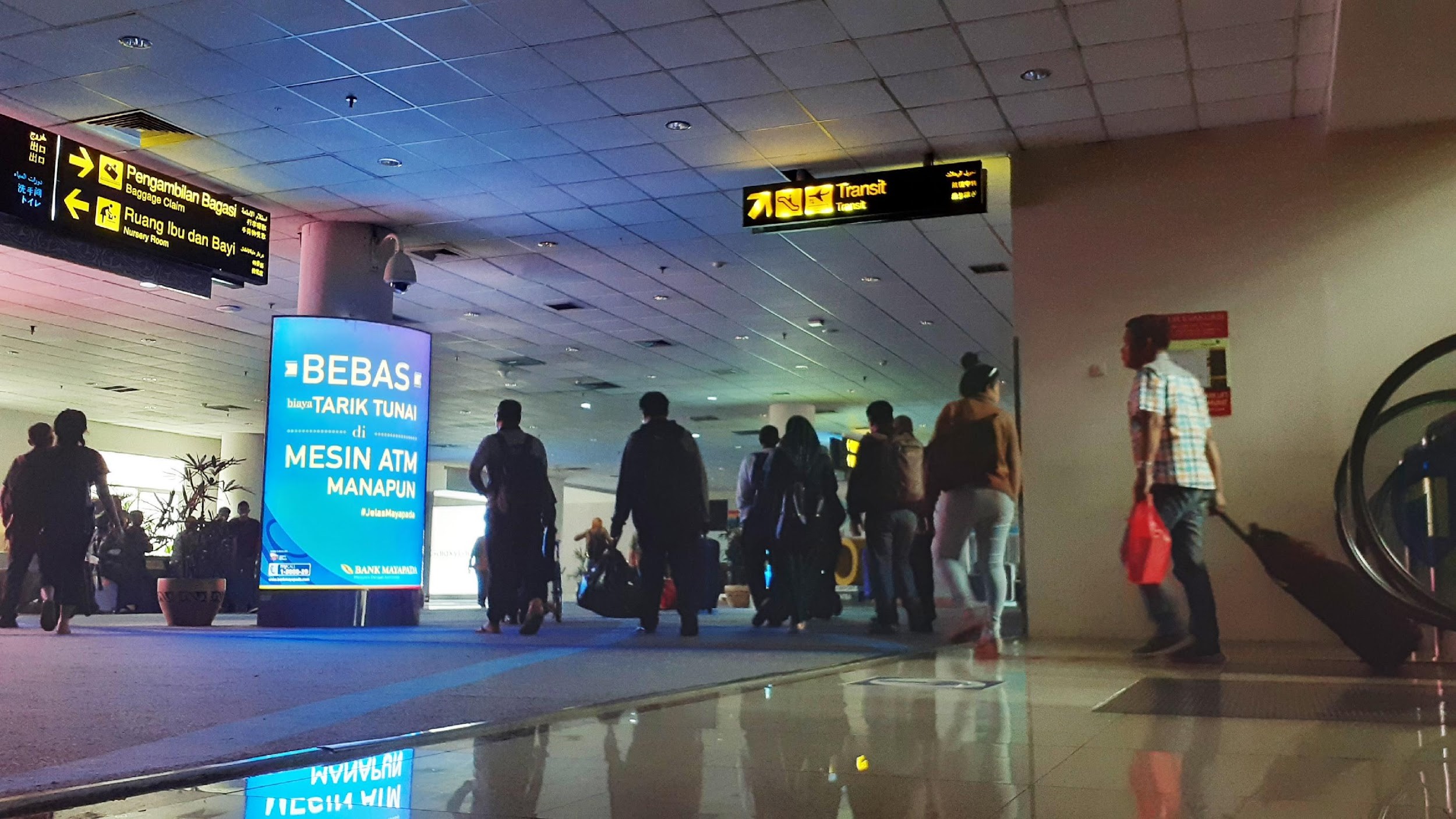 Pillar Lightbox Bank Mayapada di Arrival Area Bandara Internasional Kualanamu Medan