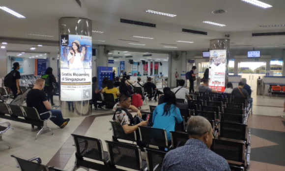 Lightbox Iklan XL di Ruang Tunggu Keberangkatan Batam Center Point Ferry Terminal