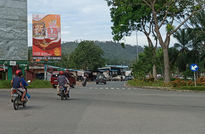 Baliho iklan properti PKP di Simpang Sei Harapan Batam