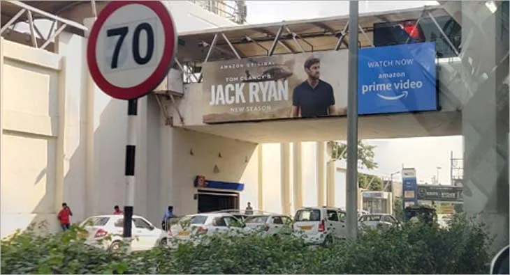 Billboard Kampanye OOH Amazon Prime Video untuk Series 'Tom Clancy's Jack Ryan' di India. Sumber: Exchange4Media