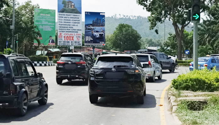 Baliho Iklan Terbaru Agung TOYOTA di Simpang Sei Harapan Batam