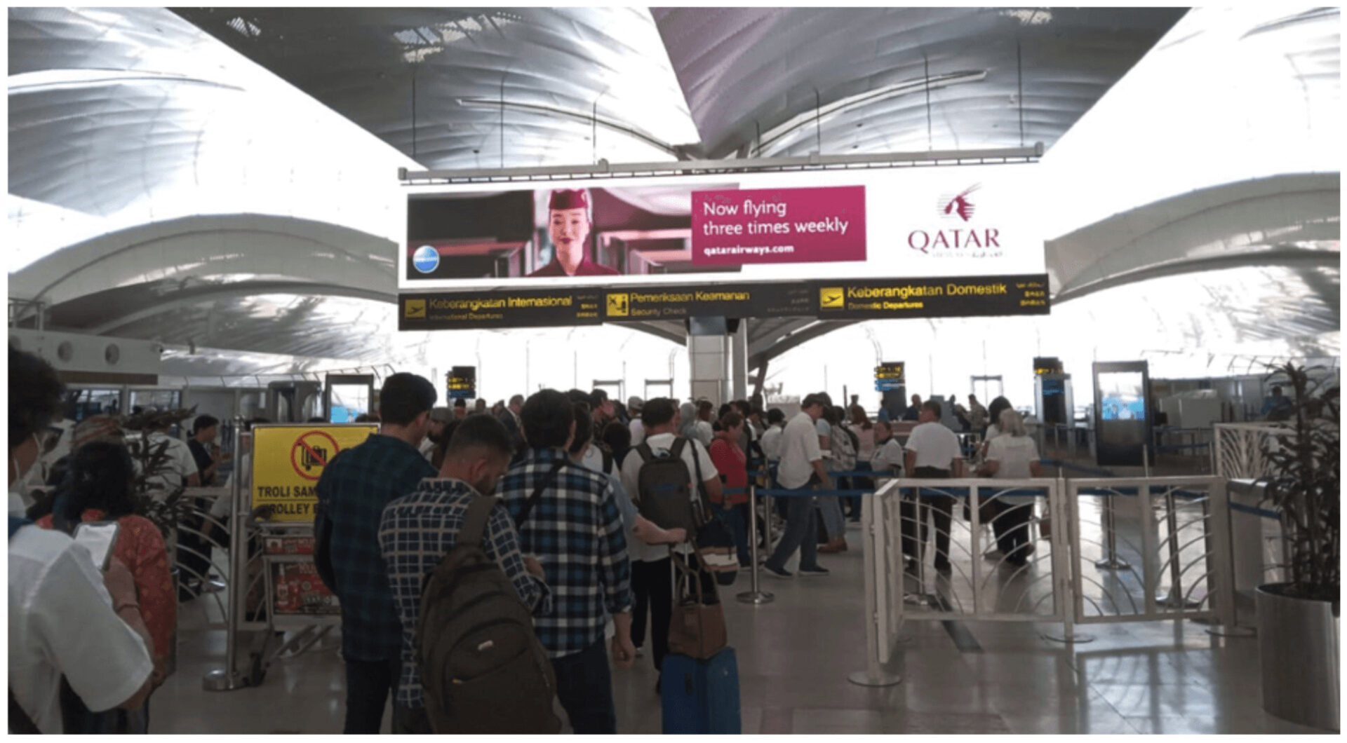 Qatar-Airways-Giant-LED-Kualanamu-Medan